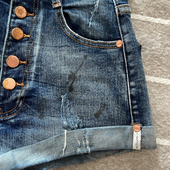 ONE X One Teaspoon Harlets High-Rise Fitted Twisted Cuff Hem Denim Shorts| 24 - Picture 3 of 5